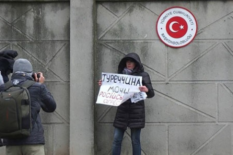 На митинг под турецкое консульство в Одессе пришел один человек