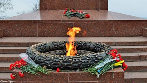 Полиция задержала одесситов жаривших шашлык на Вечном огне