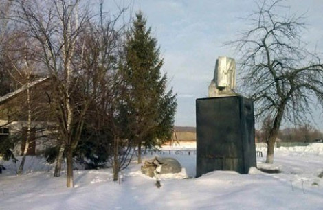 На Полтавщине демонтировали памятник Дзержинскому
