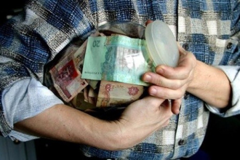 Слишком богатые: Украинцев лишат соцвыплат за вклад в банке