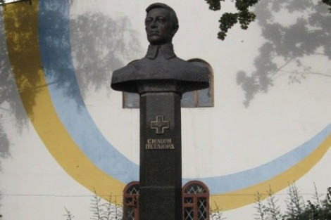 Памятник организатору еврейских погромов Петлюре – это декоммунизация по-украински