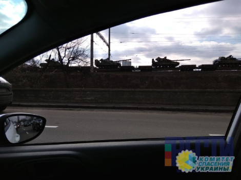 В Киеве заметили колонну танков