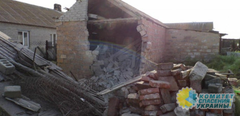 Обстрелами ВСУ в Саханке уничтожено два жилых дома