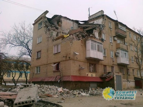 Обстрелами ВСУ повреждены шесть квартир и магазин в Докучаевске