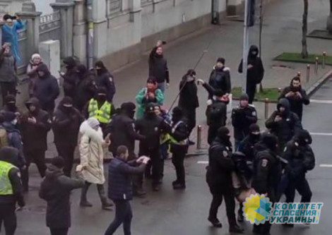 Во время противостояния ФОПов с полицией у стен Рады пострадала женщина