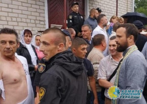 В Черновицкой области учитель географии пытался захватить храм УПЦ МП