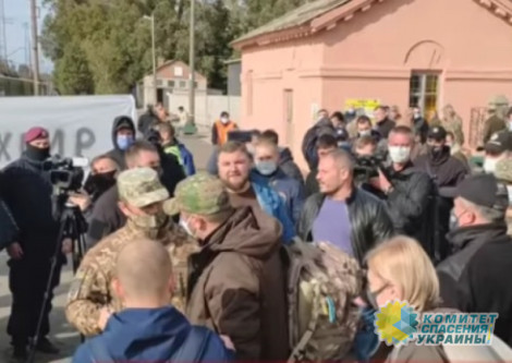 АТОшники устроили «тёплый приём» «слугам народа» в Донбассе