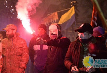 Азаров: Националисты совершили очередной акт вандализма