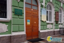 В Тернополе пьяная учительница физкультуры била ученика головой об стену