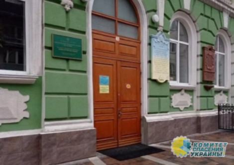 В Тернополе пьяная учительница физкультуры била ученика головой об стену