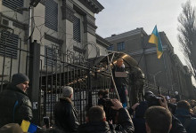 Кому выгодны нападения на посольства РФ в Украине?