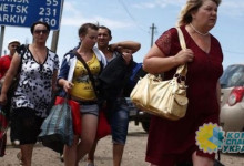 Переселенцев из Донбасса заставляют возвращать пособия через суд