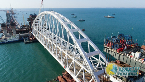 Николай Азаров поздравил мостостроителей Крымского моста