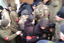 В Украине радикалы и раскольники избили прихожан и захватили храм УПЦ