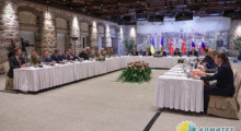 Первые за три года переговоры между делегациями России и Украины начались