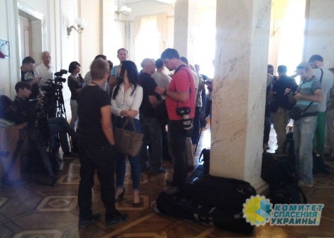 Свобода от Порошенко: в Верховной Раде хотят закрыть кулуары для журналистов