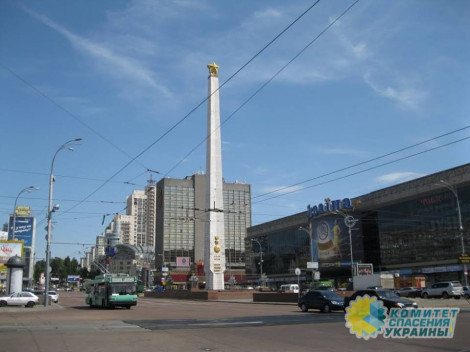 Азаров отметил цинизм в переименовании проспекта Победы в Киеве перед 9 Мая