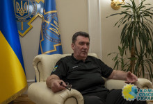 Экс-премьер Азаров назвал причину отставки Данилова