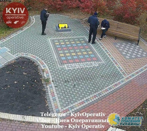 В  Киеве залили краской памятник АТОшникам