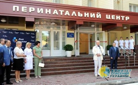 Николай Азаров поздравил медработников с их профессиональным праздником
