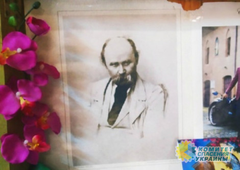 В Одессе общественный туалет украсили портретами Тараса Шевченко и рушниками