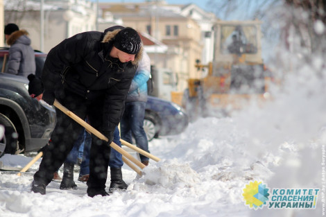 Треть украинцев недовольны работой коммунальщиков зимой