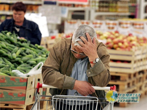 Украинцы тратят на еду почти половину заработка