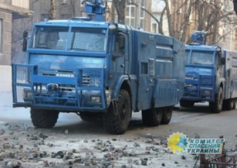 «Кровавые законы 20 декабря»: Кабмин разрешил силовикам давить митингующих бронемашинами