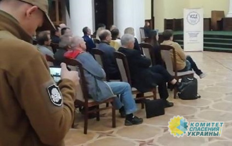 C шевронами дивизии СС в Киевской горадминистрации провели вечер памяти Бандеры C шевронами дивизии СС в Киевской горадминистрации провели вечер памяти Бандеры