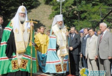 Николай Азаров поздравил верующих с Днем Крещения Руси