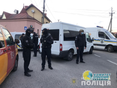 Житель Львова ворвался в ресторан, угрожая всех взорвать гранатой