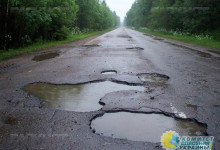 Азаров прокомментировал заявление Гройсмана о дорогах