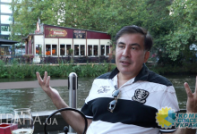 Саакашвили назвал Порошенко идиотом и бессарабским барыгой
