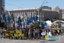 Марш Нацкорпуса «против капитуляции» вылился в побоище в центре Киева