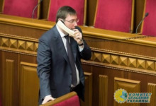 Азарова рассмешили слова Луценко о "посягающих на конституционный строй"