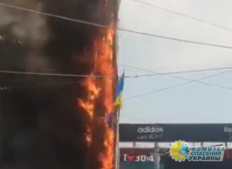 В ходе побоища на рынке Харькова сгорел флаг Украины