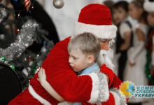 Азаров раскритиковал инициативу режима запретить Деда Мороза