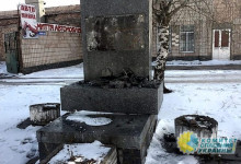 В Бердичеве вандалы надругались над памятником советскому генералу