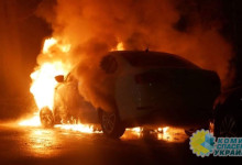 В Киеве сожгли авто на дипномерах