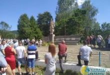 В Ивано-Франковской области сельская община отказалась сносить памятник советским воинам