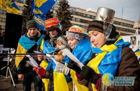 Азаров: В Украине можно смело вводить новый праздник – «День кастрюлеголовых» – и отмечать его 16 января