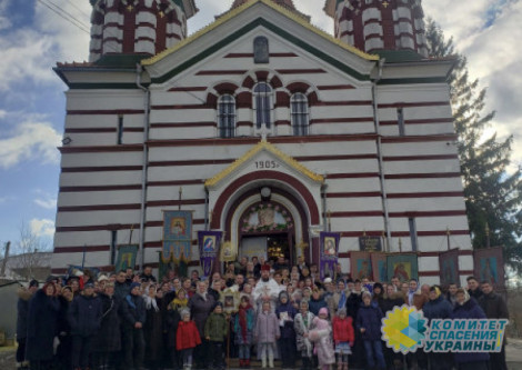 В Черновицкой области националисты захватили храм УПЦ