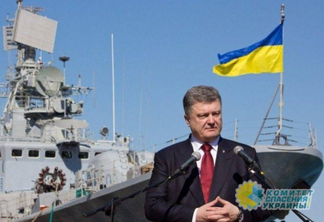 Азаров: Команда Порошенко упорно ведет Украину к крушению