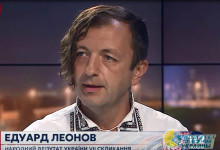 Азаров рассказал про украинских шутов с оселедцами
