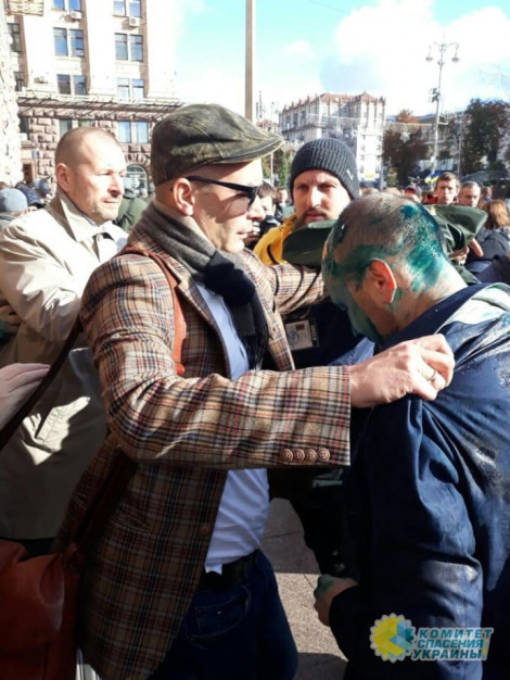 В мэрии Киева депутата Гусовского избили и облили зеленкой