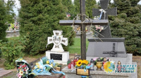 В Польше на месте снесенного памятника УПА установили памятник украинцам, которые спасали поляков от бандеровцев