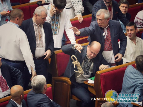 Мураев заявил, что носить вышиванку стыдно