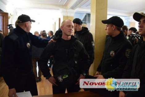 Украина по-новому: депутатов обливают фекалиями