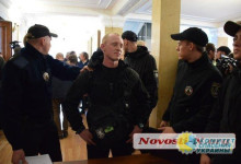 Украина по-новому: депутатов обливают фекалиями