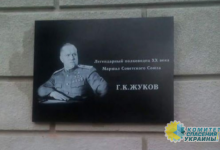 В харьковской школе в третий раз установили доску маршалу Жукову. Нацисты снова готовятся к погрому